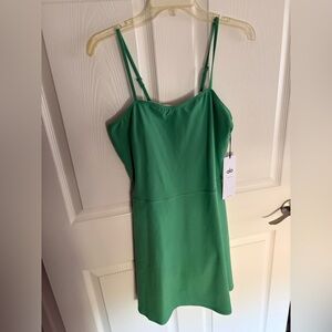 alo courtside tennis dress large nwt lettuce color